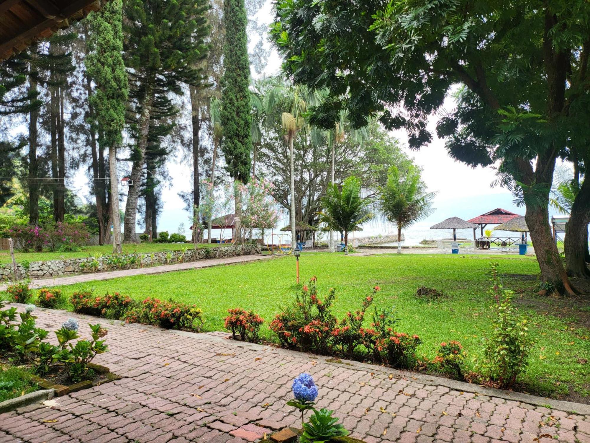 Hotel Pandu Lakeside Tuktuk Exterior foto