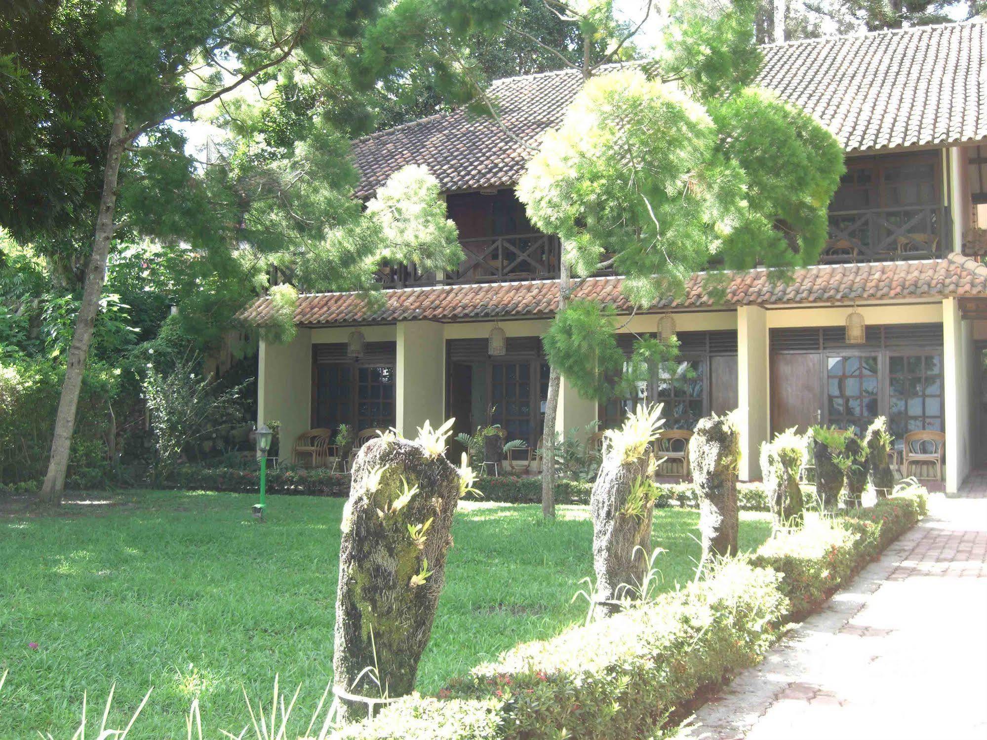 Hotel Pandu Lakeside Tuktuk Exterior foto